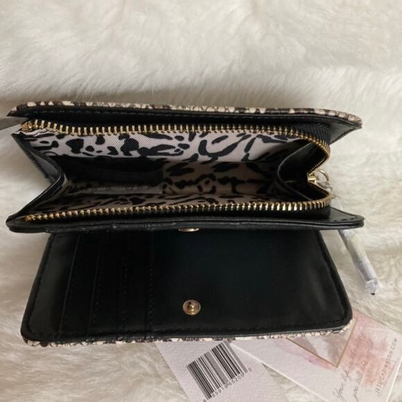 Brand New Jessica Simpson Nicole Natural Python Med Zip Around Cool ! - Picture 5 of 5